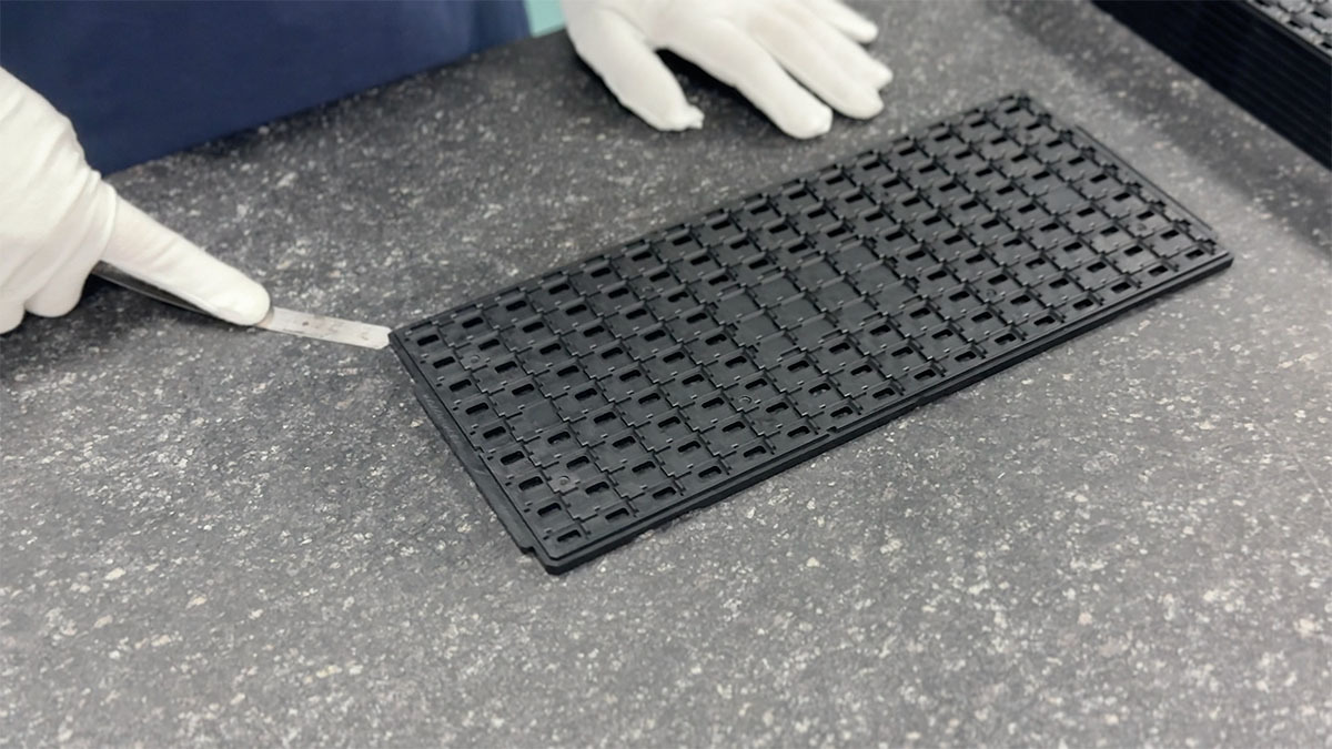 最新の会社について 高精度 JEDEC トレイ の 自動 ライン の 役割